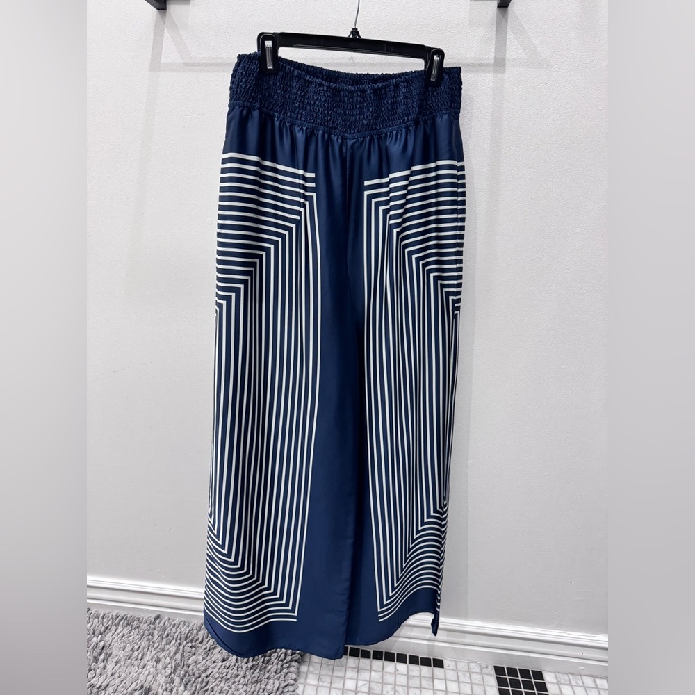 Evereve elastic waist print satin pants size large navy with white print - Picture 4 of 13